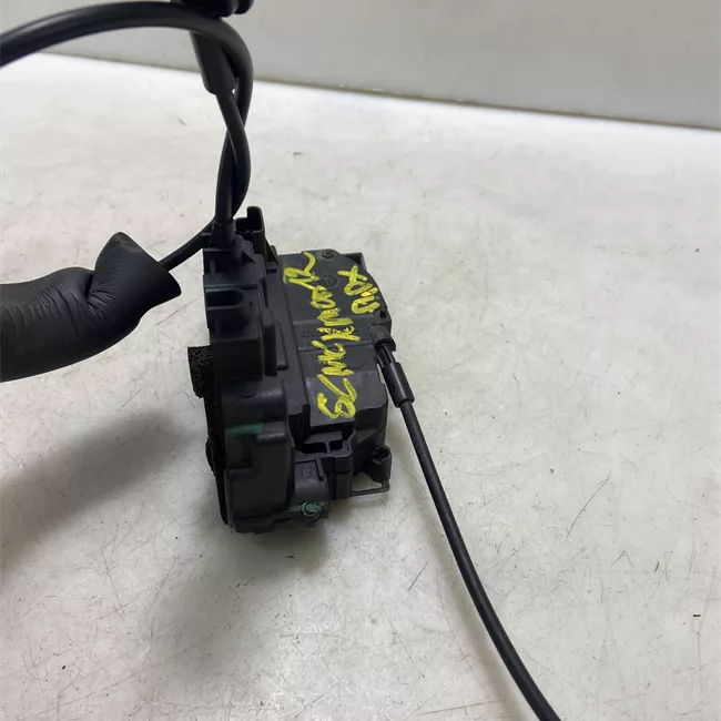 Serratura porta anteriore destra