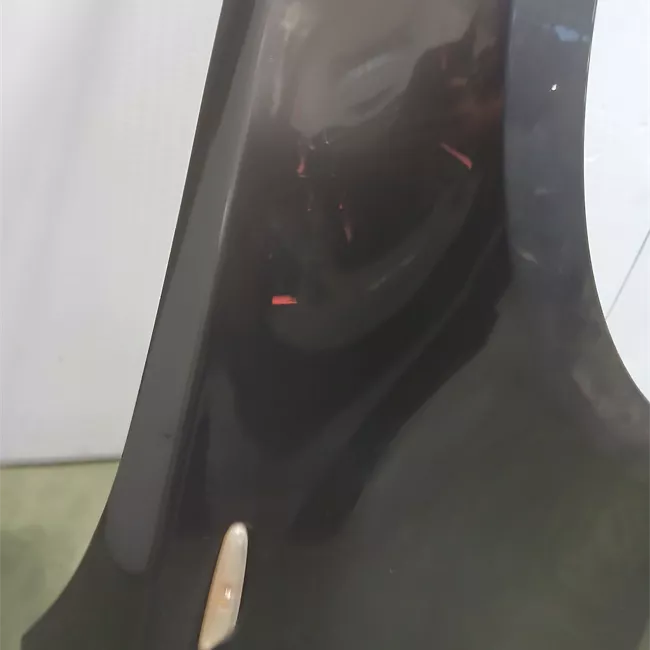 Parafango anteriore destro