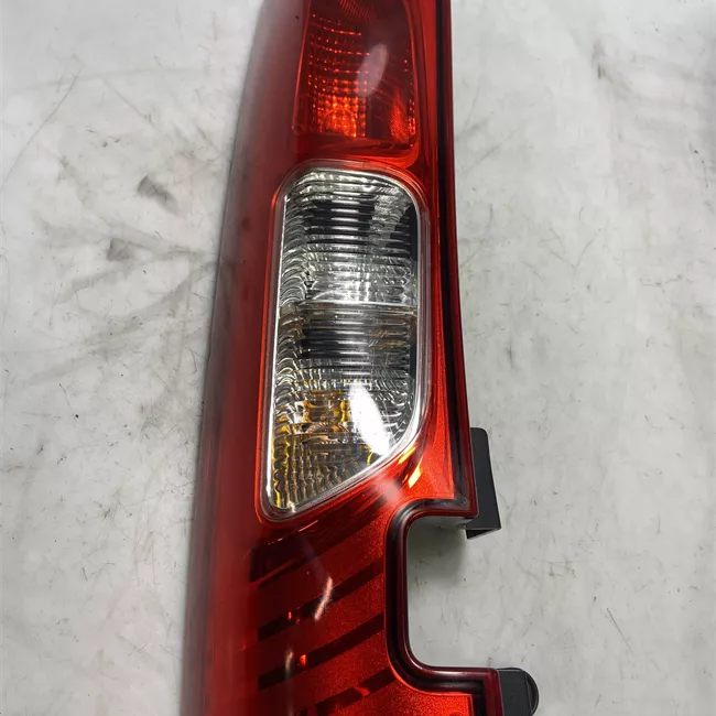 Fanale posteriore sinistro porte posteriore battente