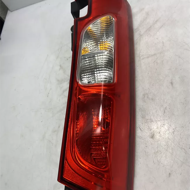 Fanale posteriore sinistro porte posteriore battente