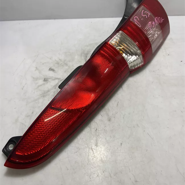 Fanale posteriore sinistro 11/04<