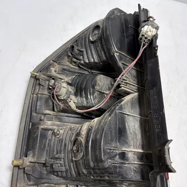 Fanale posteriore parte superiore destro rosso