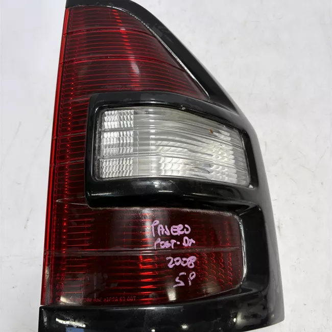 Fanale posteriore parte superiore destro nero