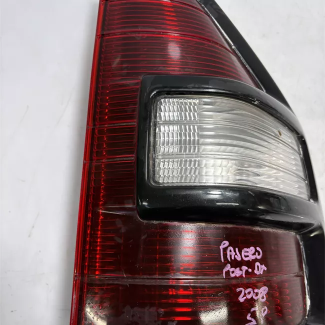 Fanale posteriore parte superiore destro nero