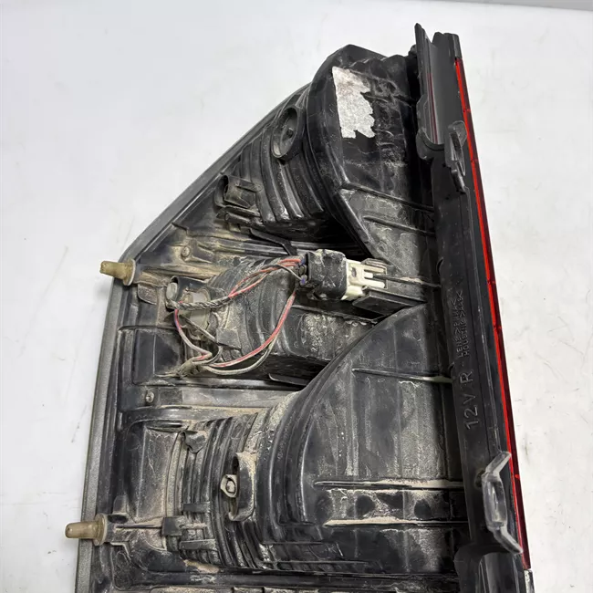 Fanale posteriore parte superiore destro nero