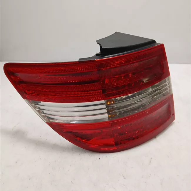 Fanale posteriore parte esterno sinistro