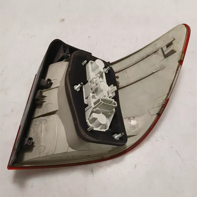 Fanale posteriore parte esterno sinistro