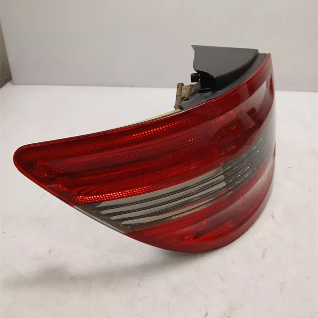 Fanale posteriore parte esterno sinistro