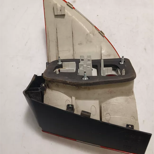 Fanale posteriore parte esterno sinistro