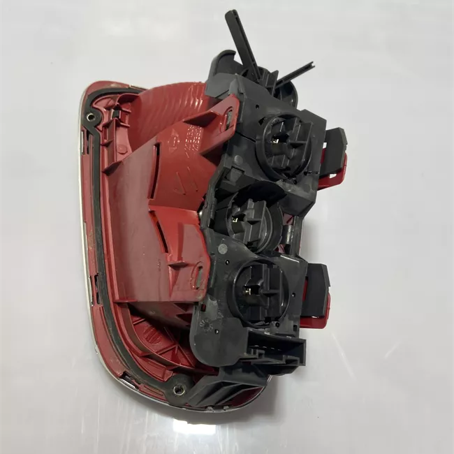 Fanale posteriore destro con indicatore direzione bianco