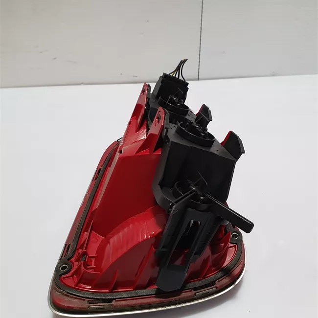 Fanale posteriore sinistro con indicatore direzione bianco