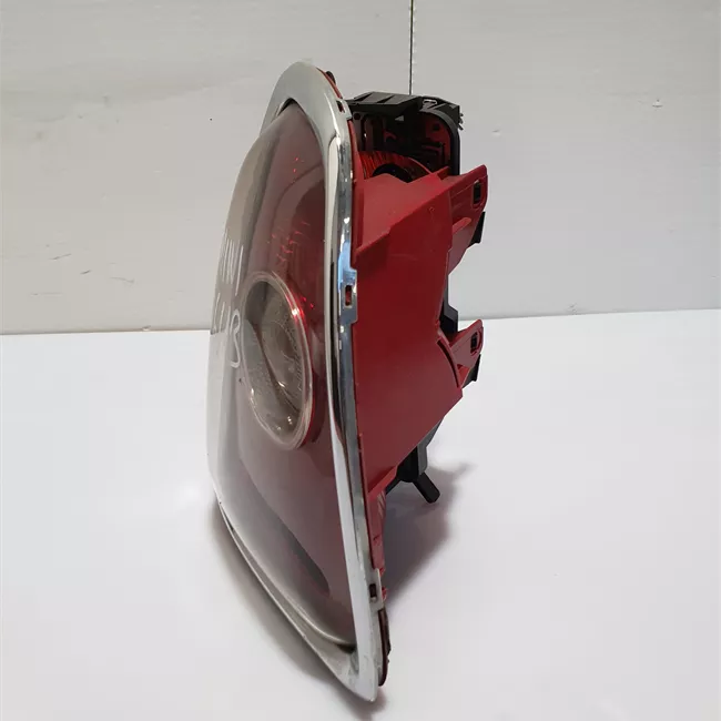 Fanale posteriore sinistro con indicatore direzione bianco