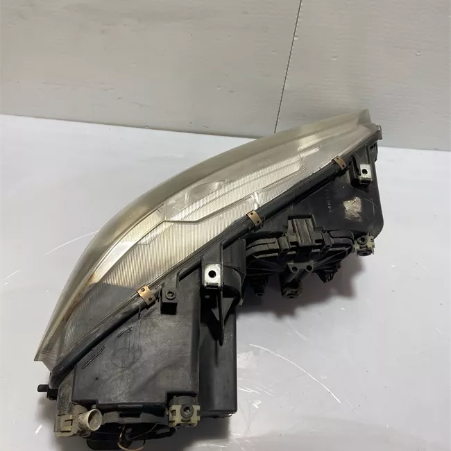 Proiettore sinistro senza antinebbia ant