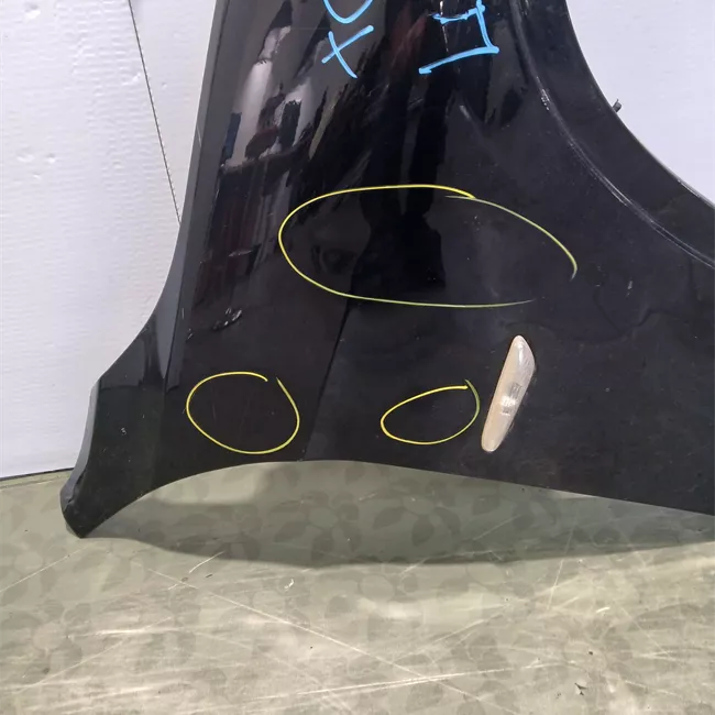 Parafango anteriore destro