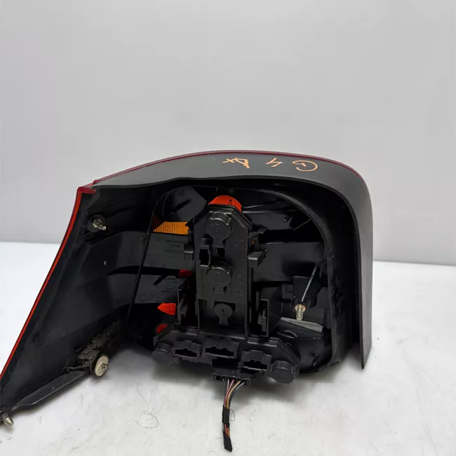 Fanale posteriore destro Oscurato