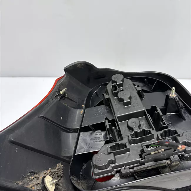 Fanale posteriore destro Oscurato