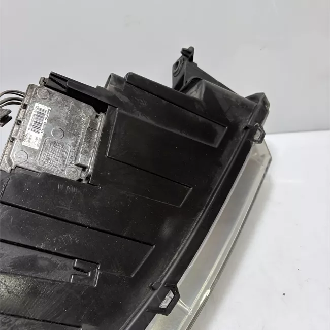 Proiettore sinistro xenon