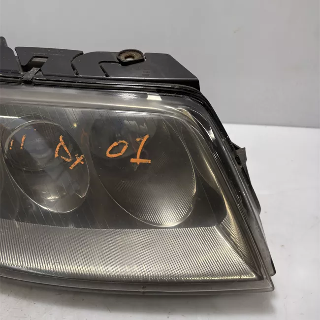 Proiettore con regolatore altezza destro