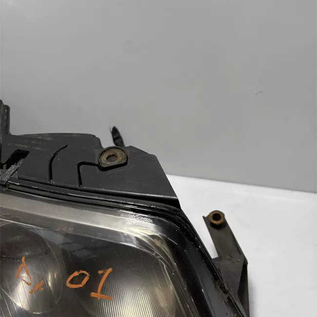 Proiettore con regolatore altezza destro