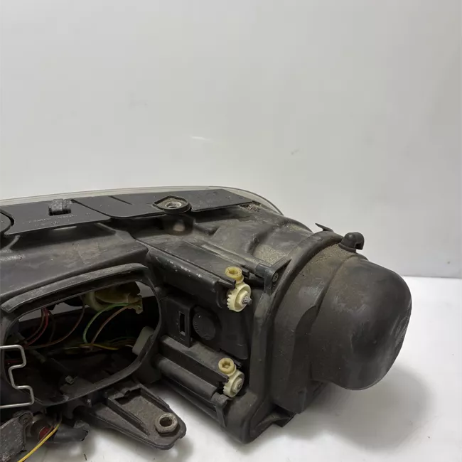 Proiettore con regolatore altezza destro