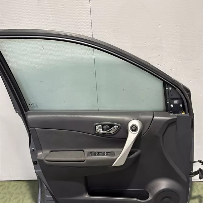 Porta anteriore sinistra