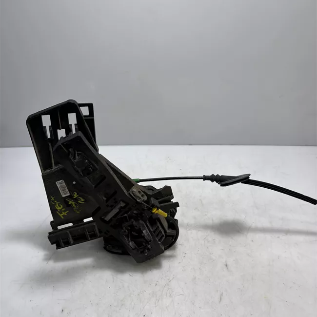 Serratura porta posteriore sinistra con dispositivo antifurto