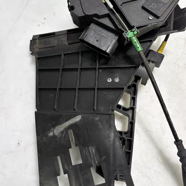 Serratura porta posteriore sinistra con dispositivo antifurto