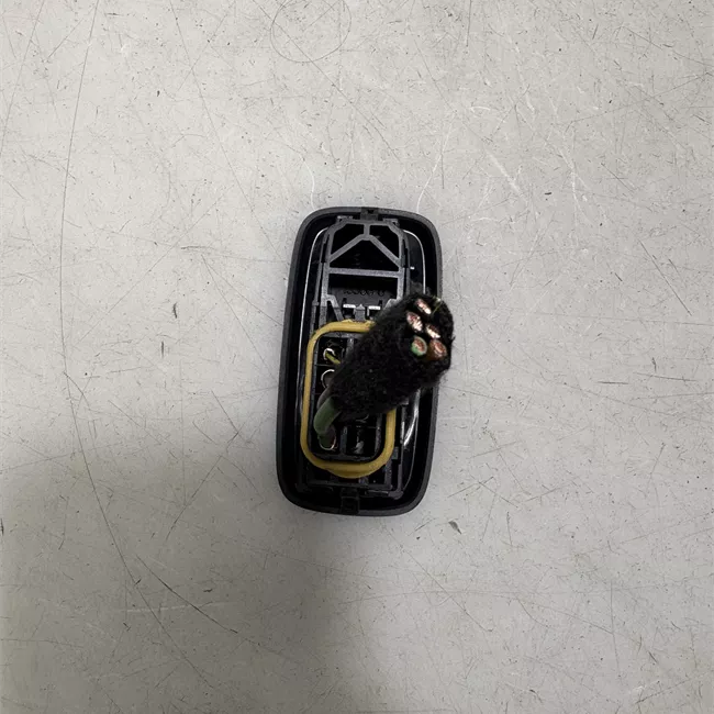 Interruttore alzacristalli porta posteriore sinistro