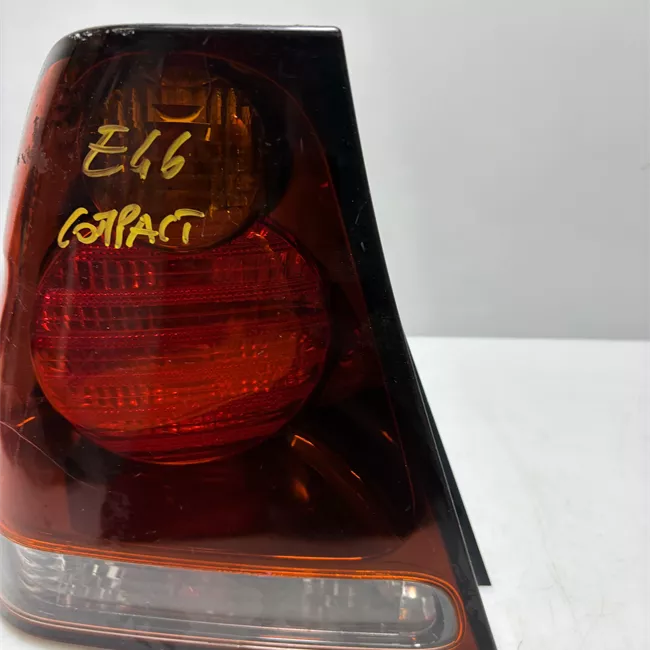 Fanale posteriore sinistro 03>