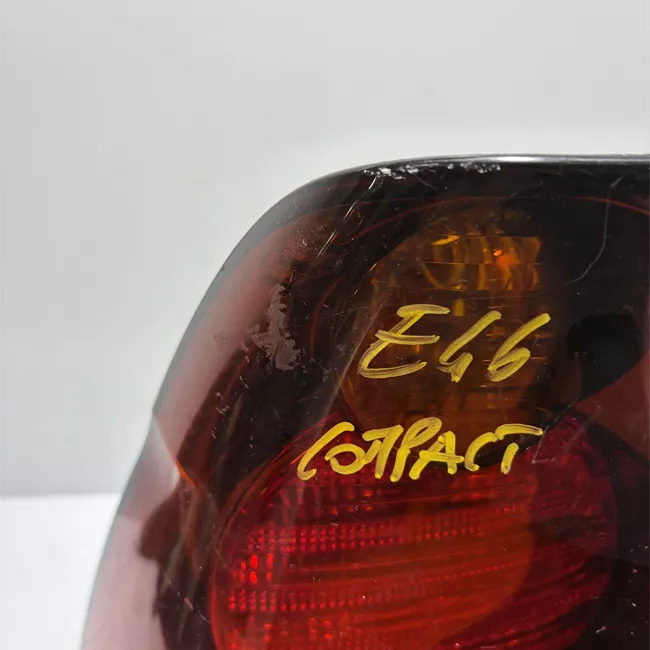 Fanale posteriore sinistro 03>