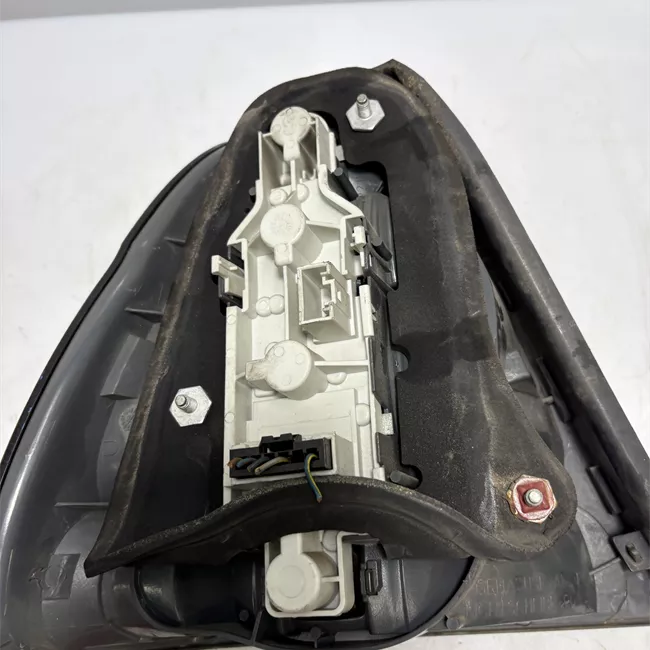 Fanale posteriore destro 03>