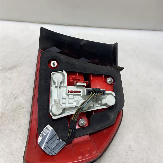 Fanale posteriore parte esterno sinistro