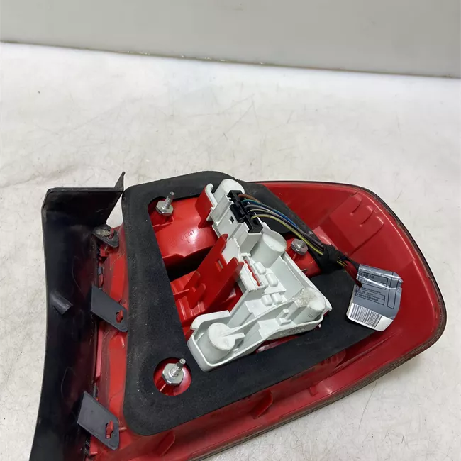 Fanale posteriore parte esterno sinistro