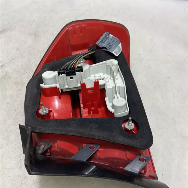 Fanale posteriore parte esterno sinistro