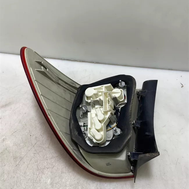 Fanale posteriore parte esterno sinistro