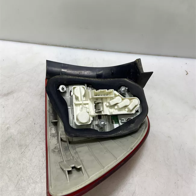 Fanale posteriore parte esterno sinistro