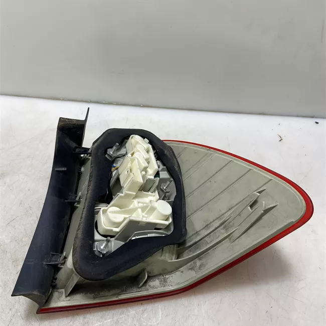 Fanale posteriore parte esterno sinistro