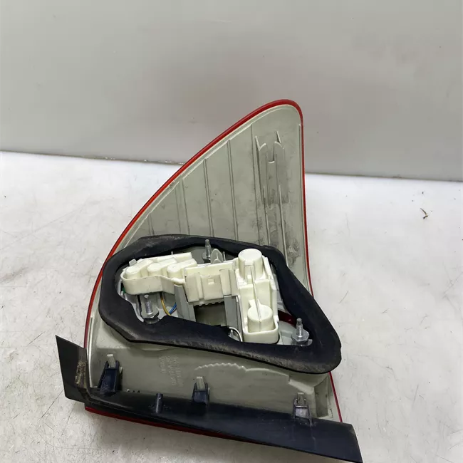 Fanale posteriore parte esterno sinistro