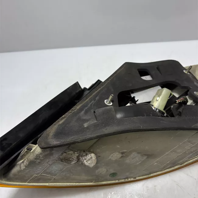 Fanale posteriore parte esterno sinistro