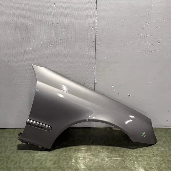 Parafango anteriore destro