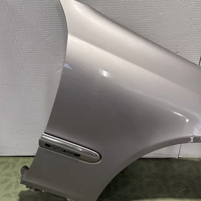 Parafango anteriore destro