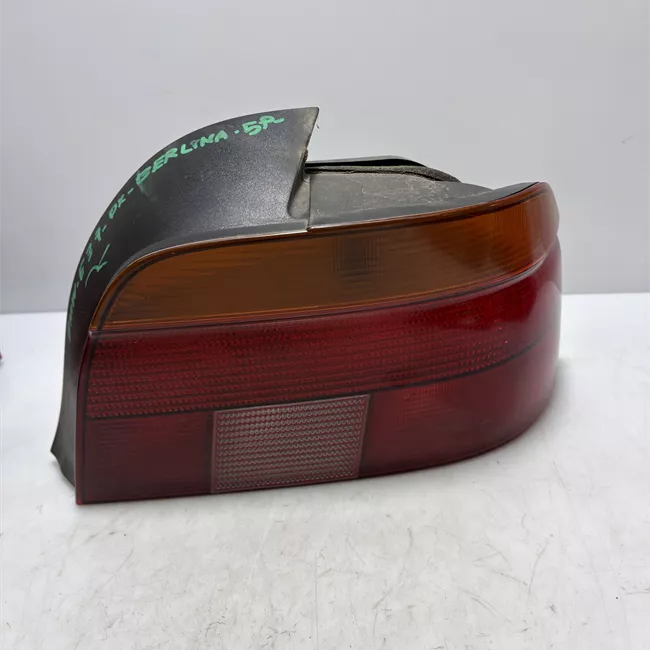 Fanale posteriore destro Bianco