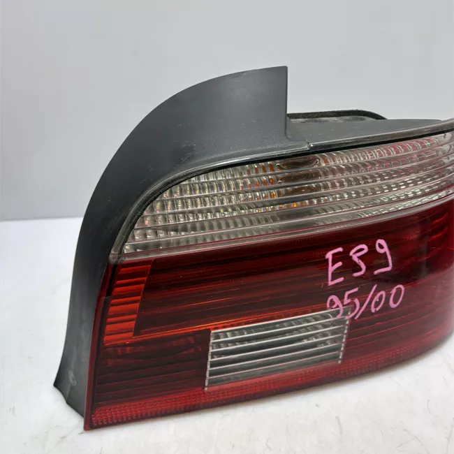 Fanale posteriore destro Bianco