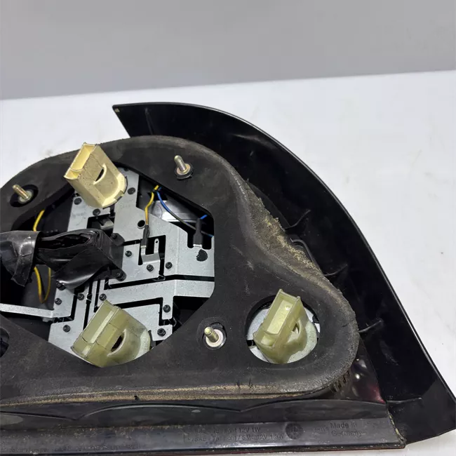 Fanale posteriore destro Bianco