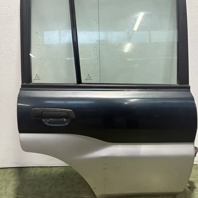 Porta posteriore destra