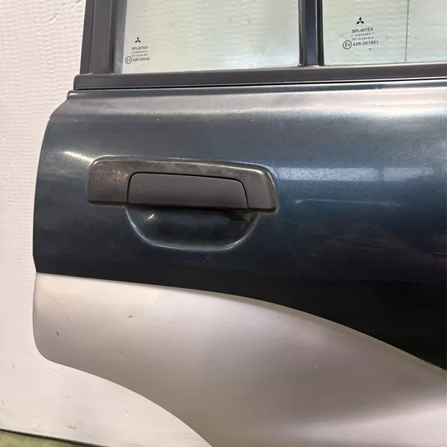 Porta posteriore destra