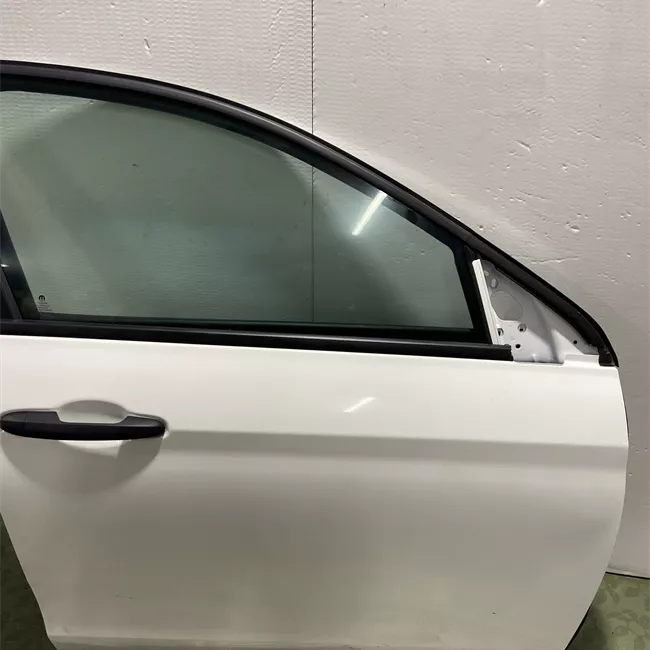 Porta anteriore destra