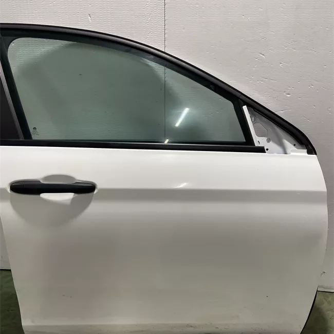 Porta anteriore destra