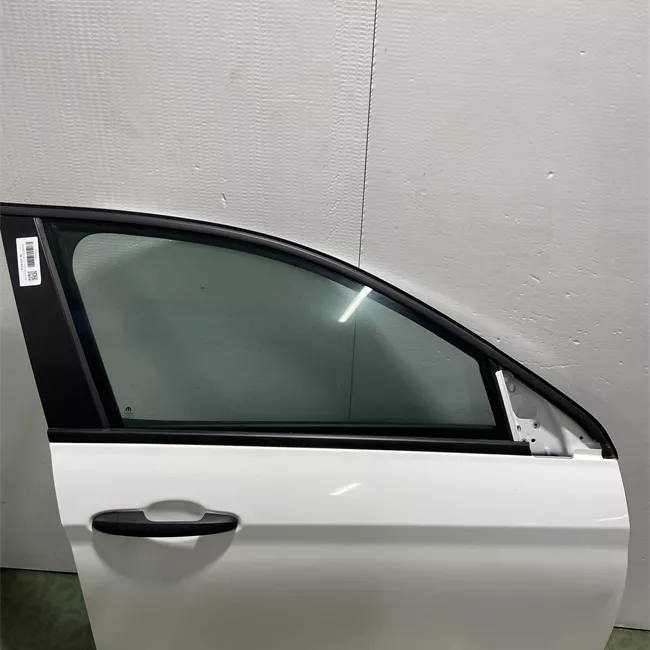 Porta anteriore destra