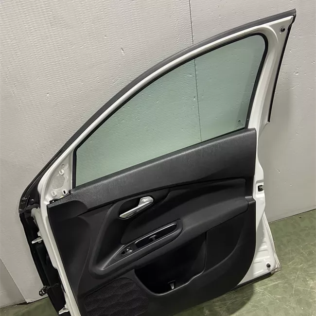 Porta anteriore destra